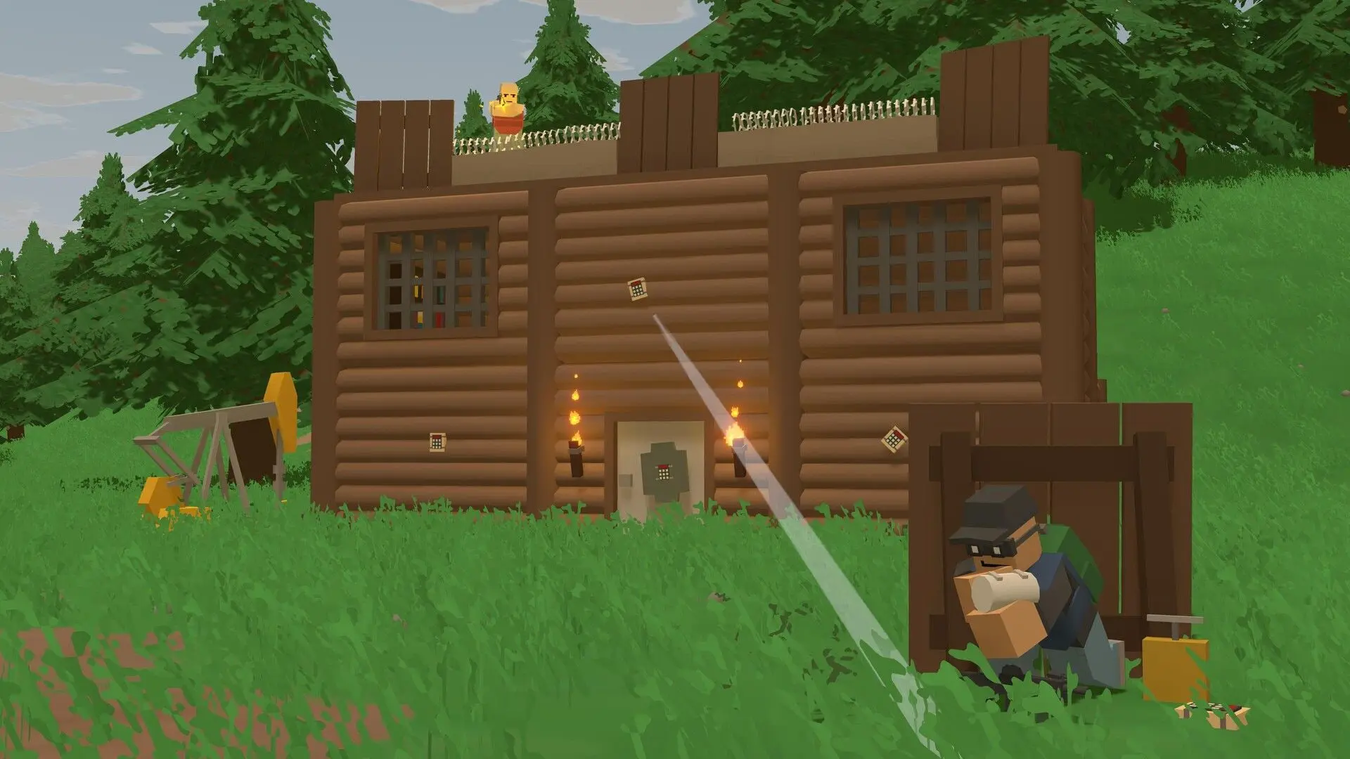 بازیکن بازی Unturned پشت یک جعبه برای تخریب کلبه پنهان شده است