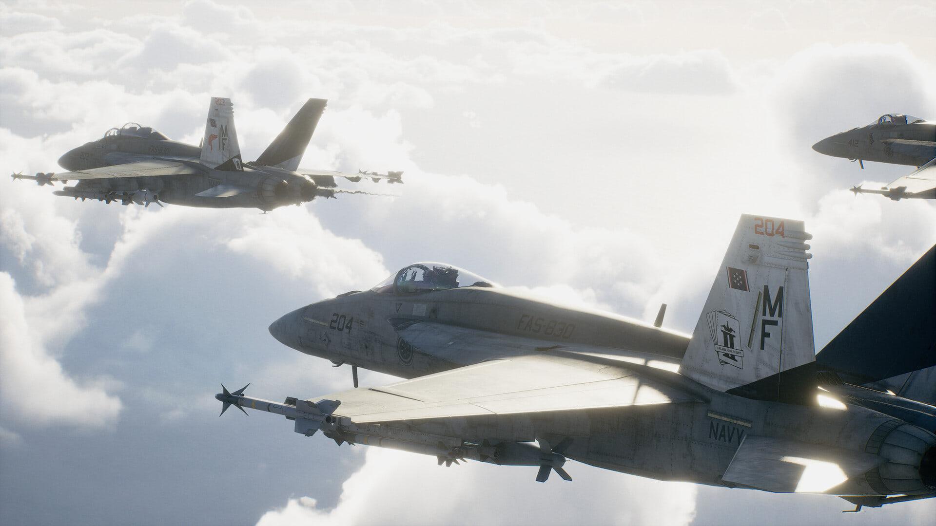 جنگنده‌های نظامی در ارتفاع بالا میان ابرهای سفید در بازی Ace Combat 8