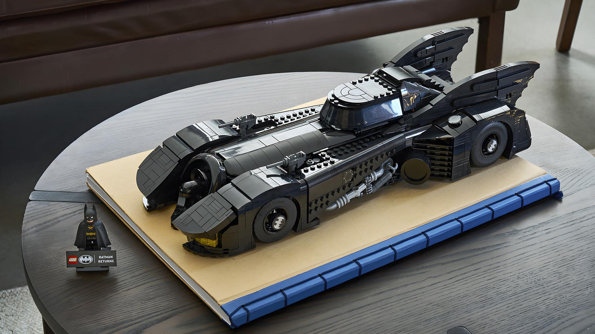 ماشین بت‌موبیل (Batmobile) لگو با طراحی سیاه و قابلیت تغییر شکل
