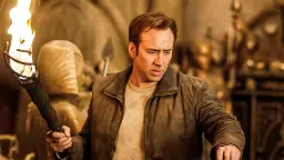 نیکلاس کیج (Nicolas Cage) با مشعل در محیطی تاریخی و باستانی