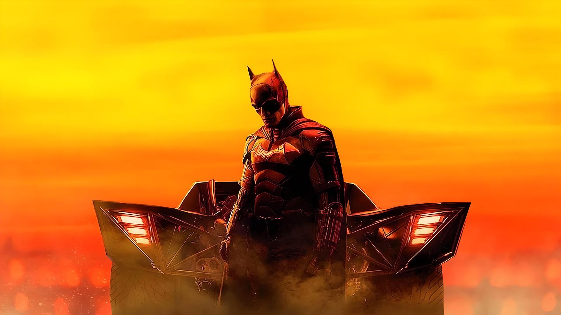 بتمن (Batman) در کنار بت‌موبیل (Batmobile) در صحنه فیلم‌برداری بتمن ۲
