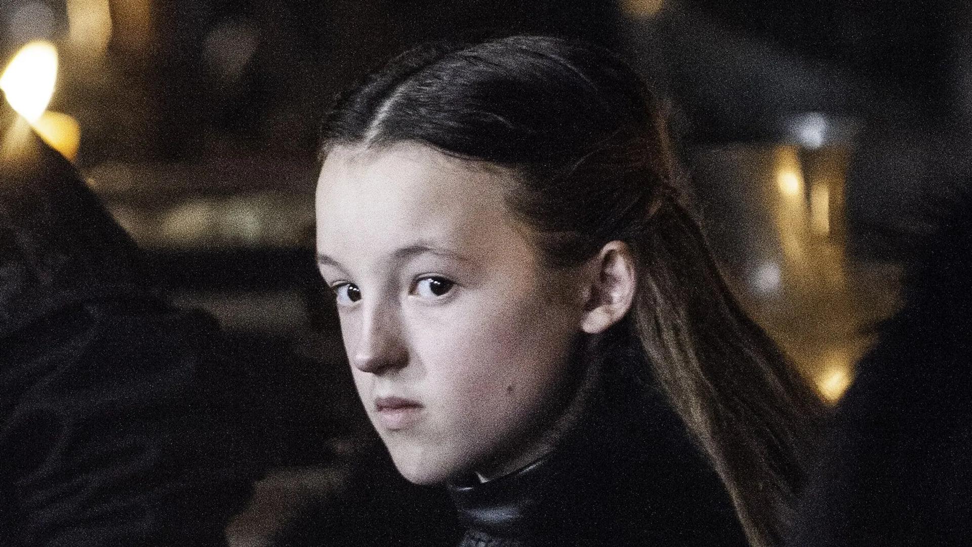 لیانا مورمونت (Lyanna Mormont) با چهره‌ای جدی در محیطی تاریک