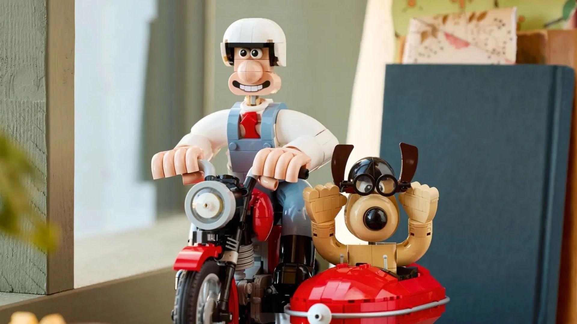 لگو (LEGO) والاس (Wallace) و گرومیت (Gromit) سوار بر موتورسیکلت قرمز