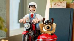 لگو (LEGO) والاس (Wallace) و گرومیت (Gromit) سوار بر موتورسیکلت قرمز