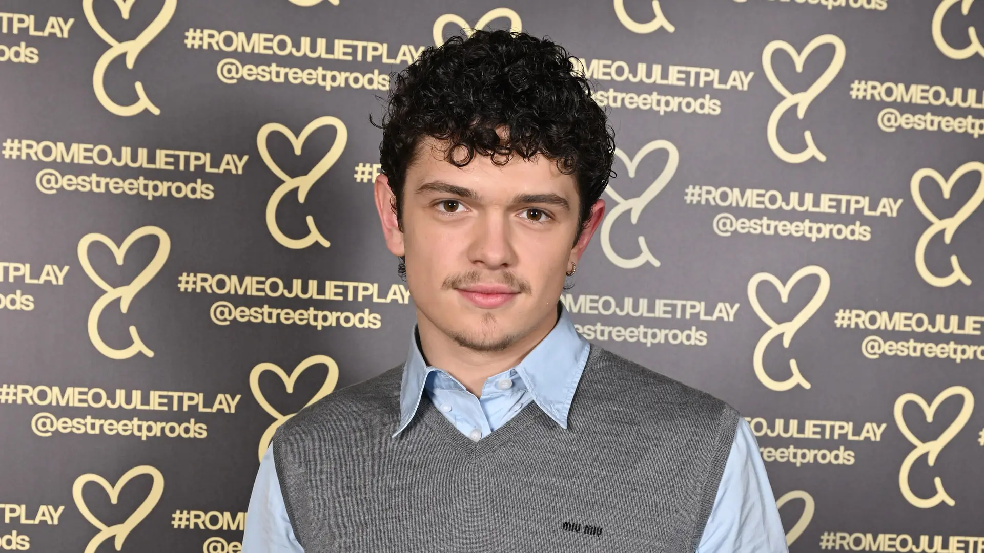 نوآ جوپ (Noah Jupe) در مهمانی افتتاحیه نمایش رومئو و ژولیت در لندن
