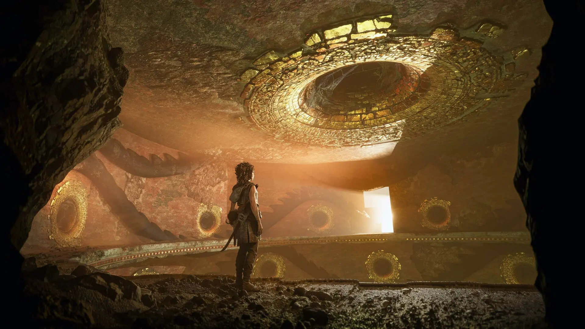 شخصیت اصلی در محیط غار و سازه‌های طلایی بازی Resonance: A Plague Tale Legacy
