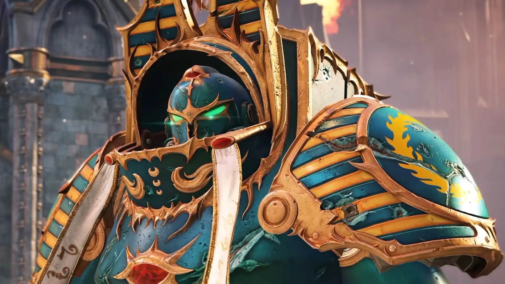 شخصیت جادوگر اسکاراب (Scarab Occult Terminator Sorcerer) با زره آبی و طلایی در بازی Space Marine 2