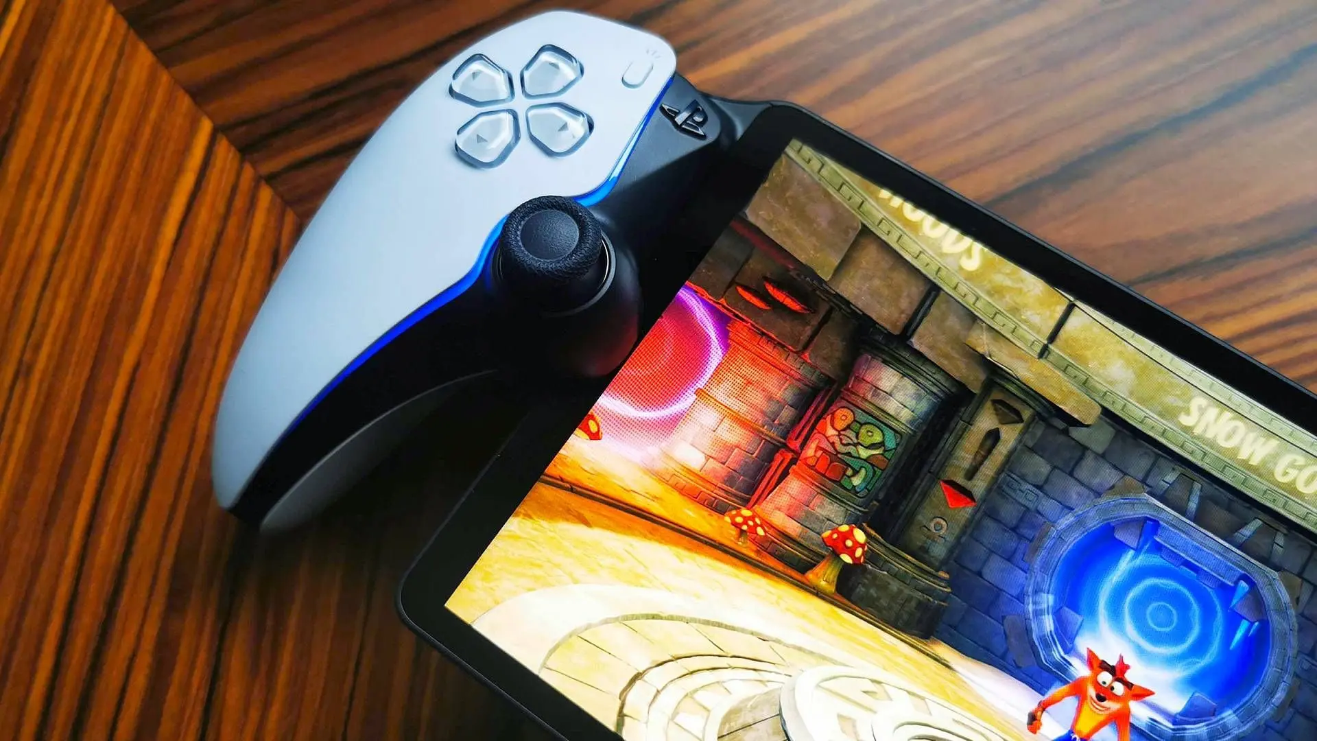 دستگاه گیمینگ پلی استیشن پورتال (PlayStation Portal) در حال اجرای بازی کرش بندیکوت