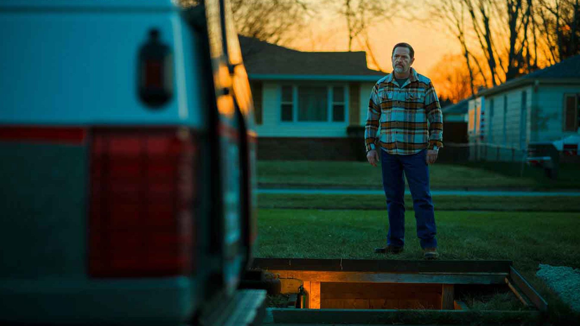 قربانی در مزرعه در سریال devil in disguise: john wayne gacy