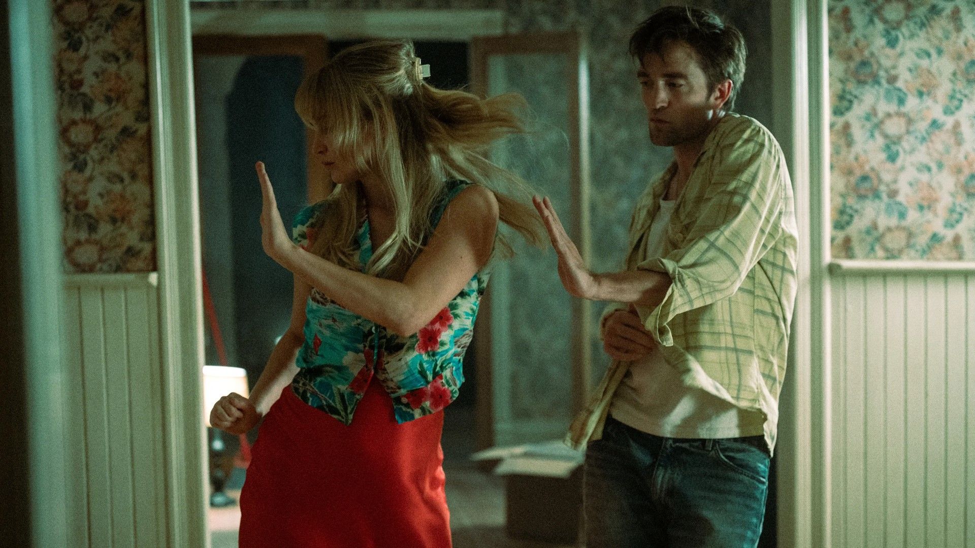 رابرت پتینسون و جنیفر لارنس در فیلم Die My Love