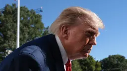 چهره دونالد ترامپ (Donald Trump) در فضای باز زیر نور خورشید