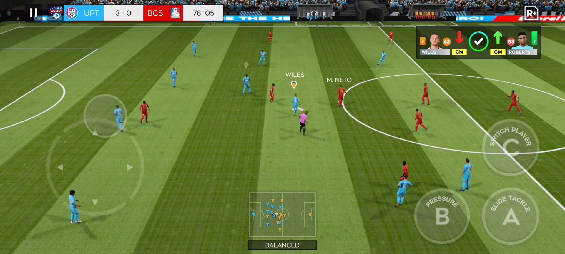 بازی فوتبال موبایل Dream League Soccer (DLS) در زمین سبز