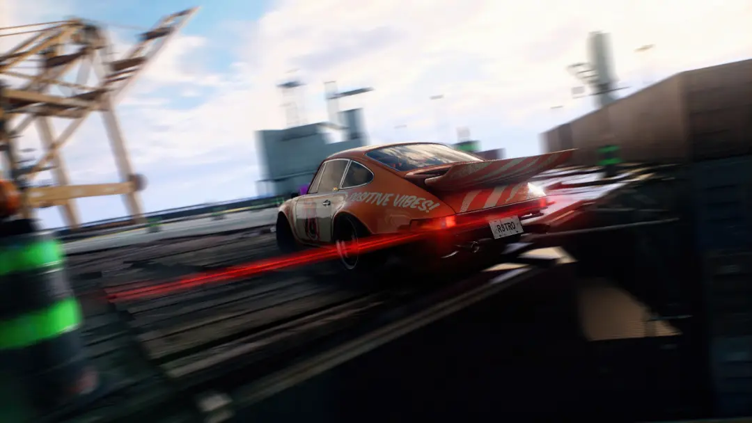 دریفت ماشین نارنجی‌رنگ در بازی Need for Speed ​​Unbound
