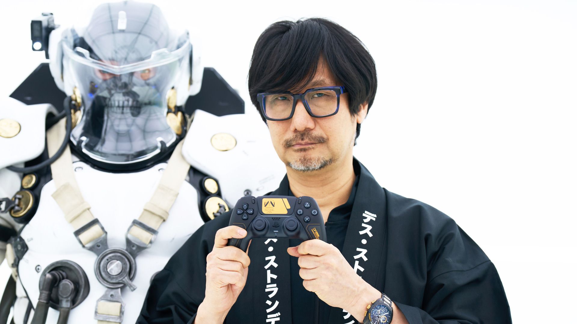 هیدئو کوجیما و کنترلر دوال سنس اختصاصی بازی Death Stranding 2