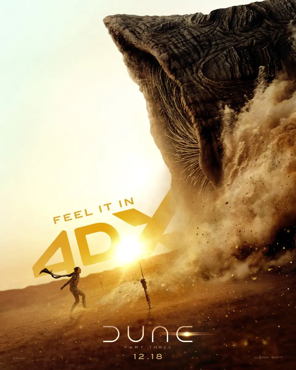 کرم عظیم‌الجثه (Sandworm) در بیابان در مقابل شخصیت اصلی فیلم Dune 3