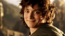فرودو بگینز (Frodo Baggins) با چهره‌ای خندان در دنیای ارباب حلقه‌ها