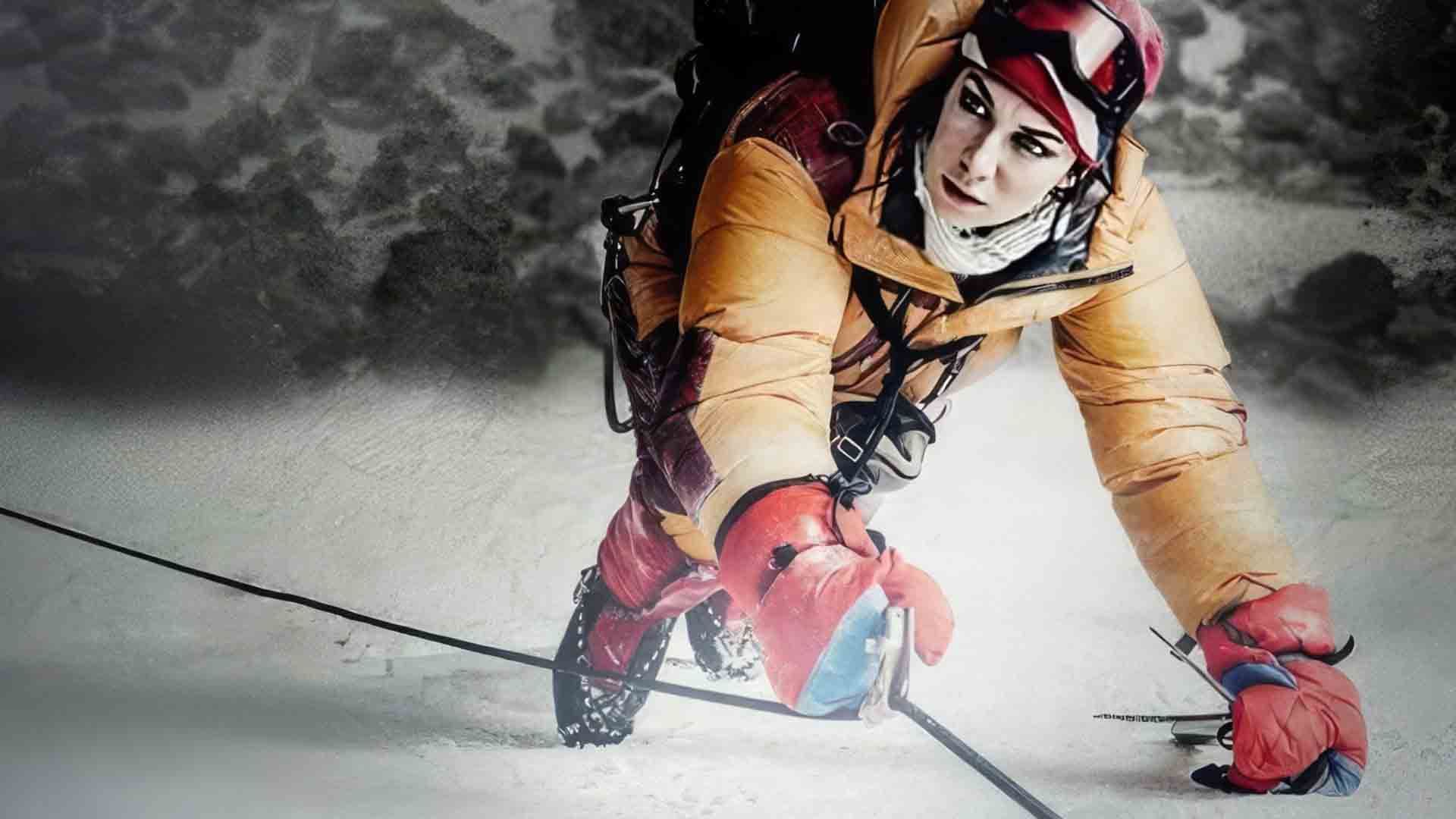 ونسا کربی با تجهیزات کوهنوردی در فیلم Everest