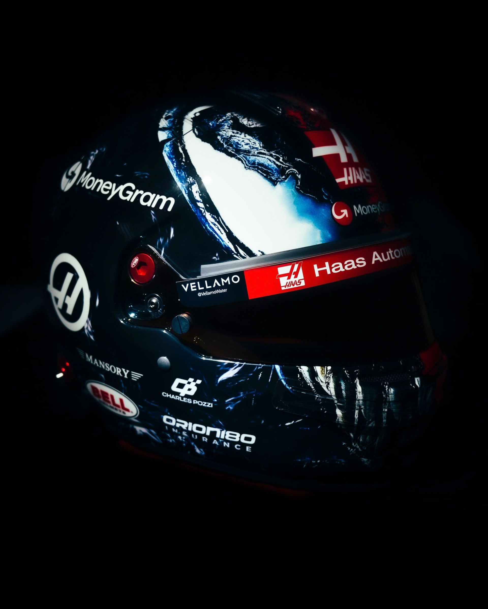 کلاه راننده فرمول یک با طرح مرد عنکبوتی و ونوم برای مسابقه لاس وگاس