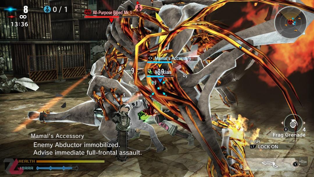 شخصیت اصلی در حال مبارزه با دشمن Abductor در بازی Freedom Wars Remastered