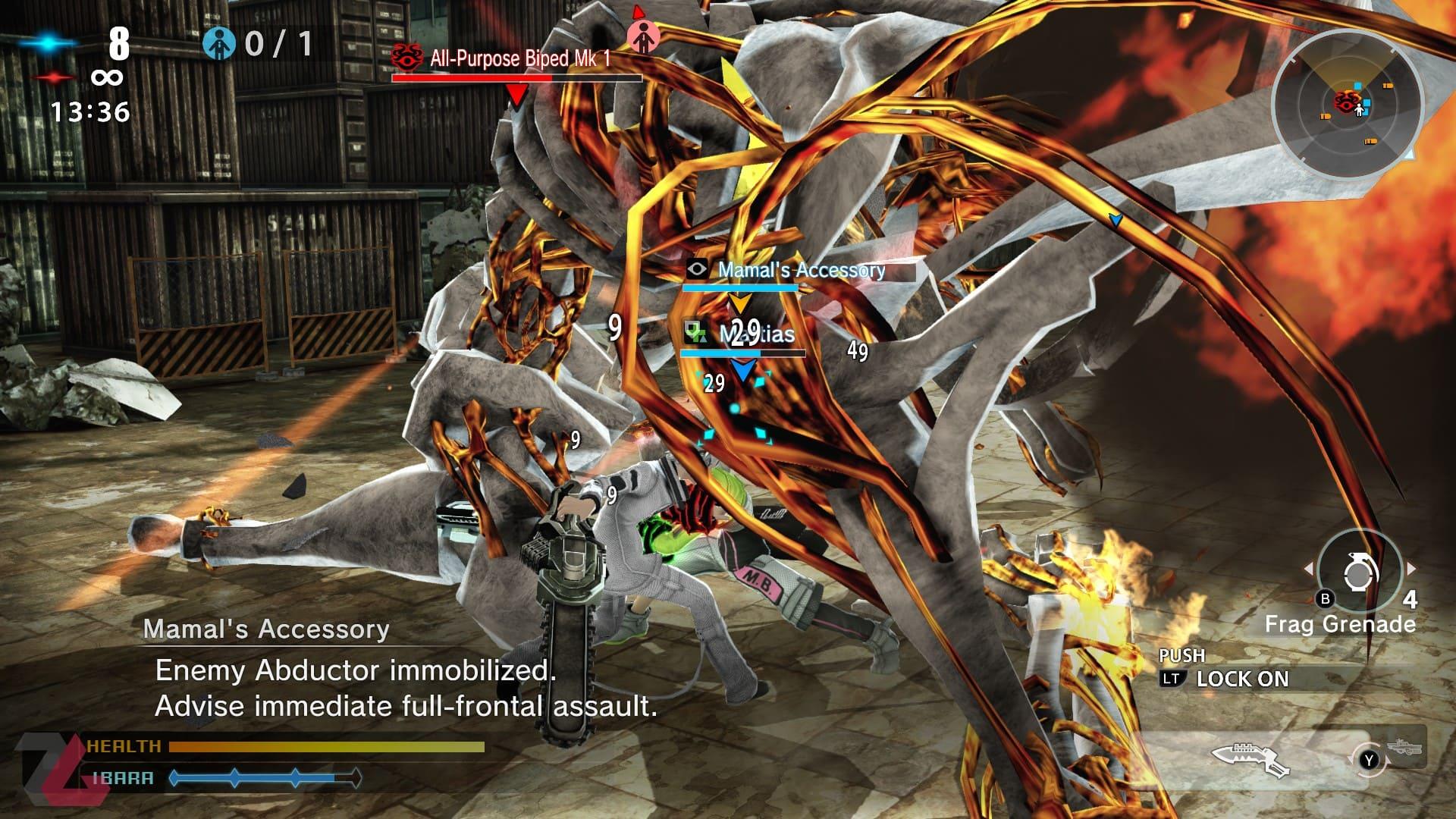 شخصیت اصلی در حال مبارزه با دشمن Abductor در بازی Freedom Wars Remastered