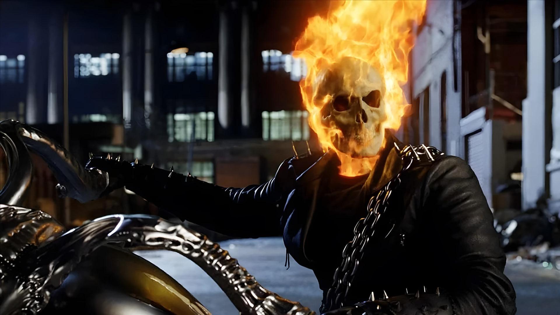 گوست رایدر (Ghost Rider) با سر آتشین سوار بر موتورسیکلت در محیطی تاریک
