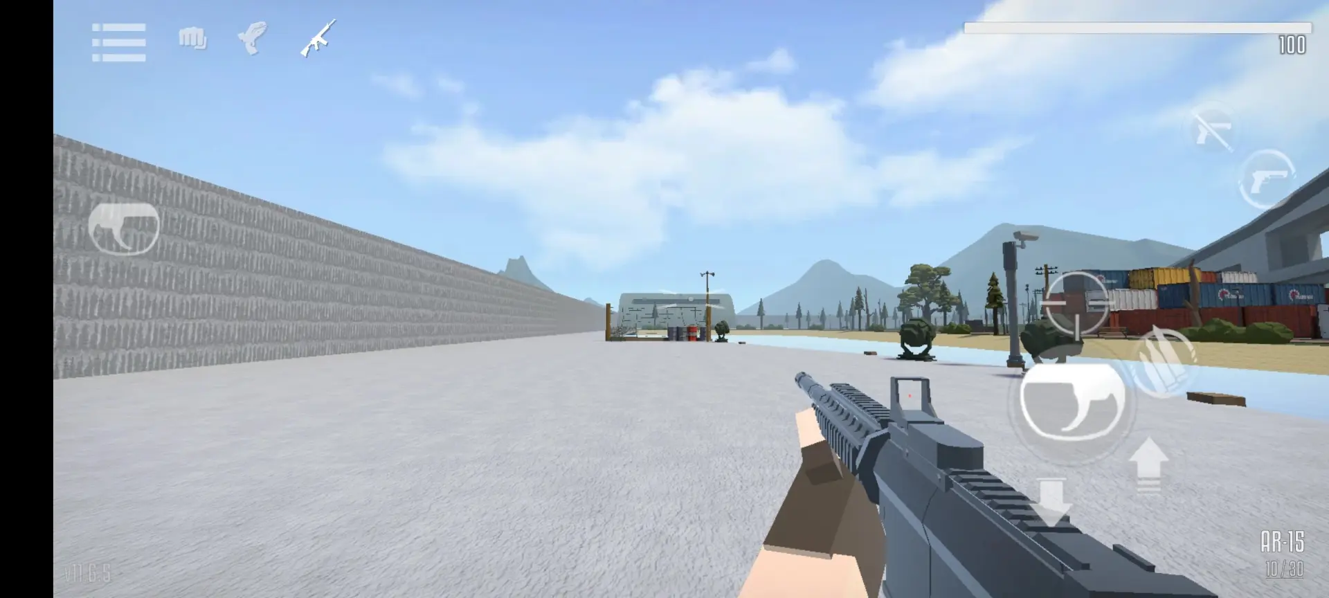 منظره اول‌شخص از سلاح در بازی موبایل GoreBox در محیط باز