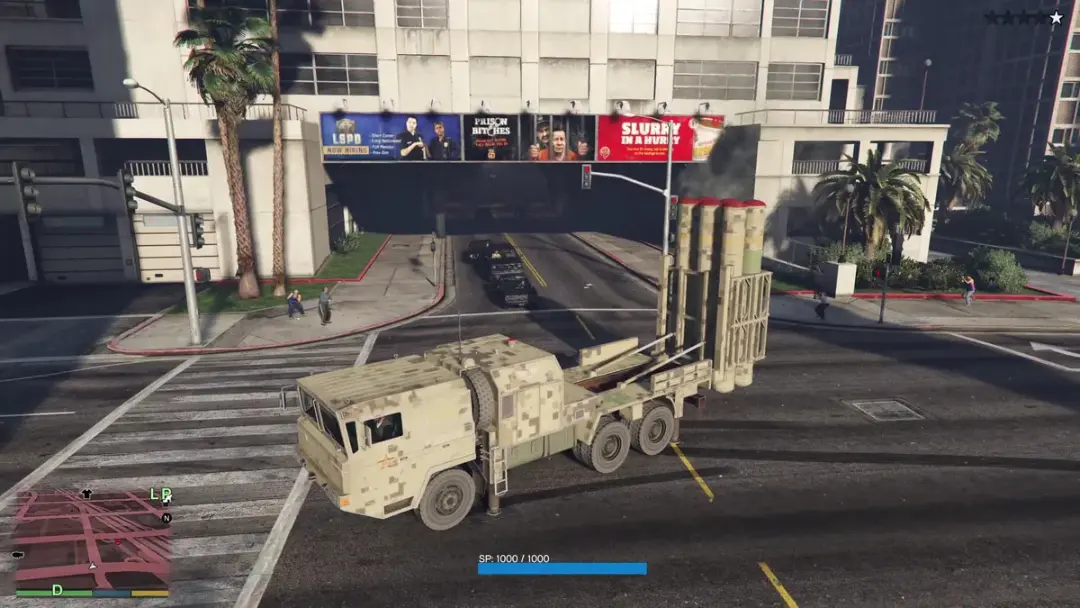 خودروی نظامی سنگین با پرتابگر موشک در خیابان‌های بازی GTA 5