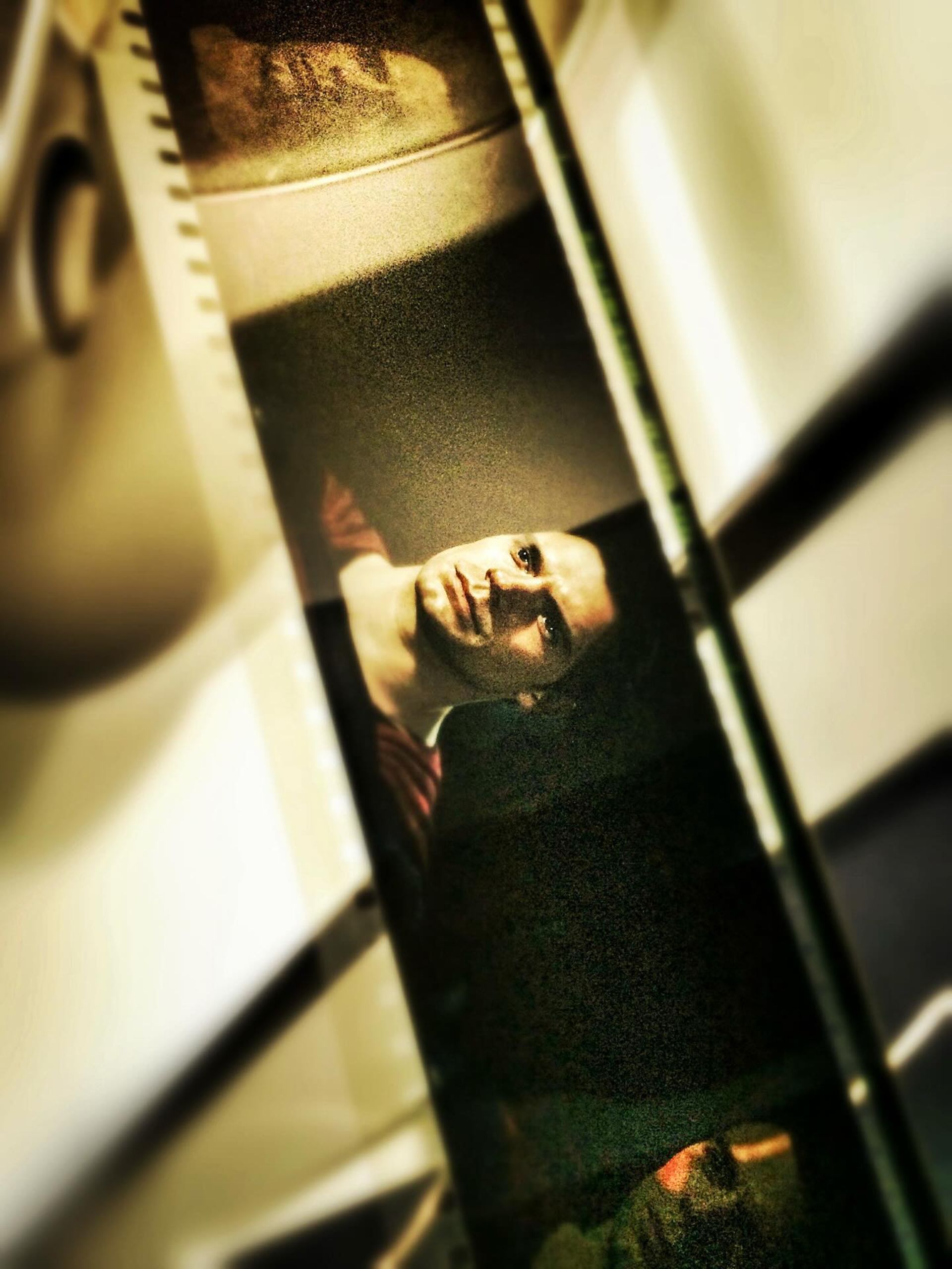 هنری کویل در نقش سوپرمن در نگاتیو فیلم Batman v Superman: Dawn of Justice