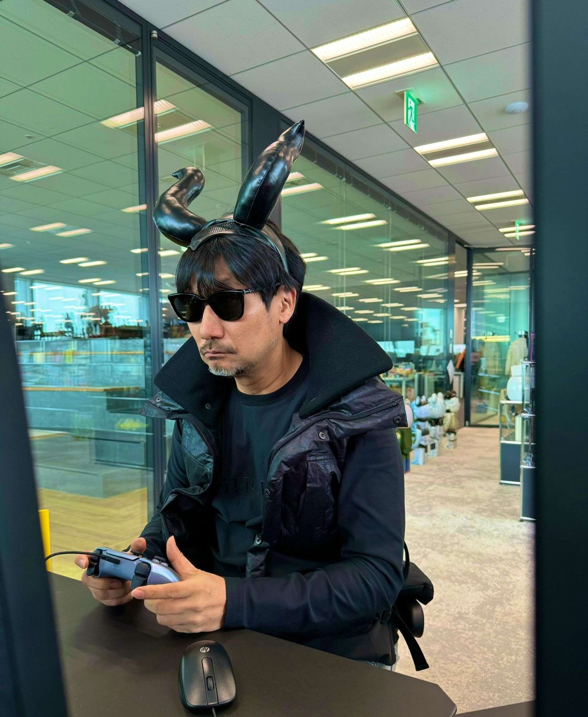 هیدئو کوجیما در حال تجربه‌ی Death Stranding 2