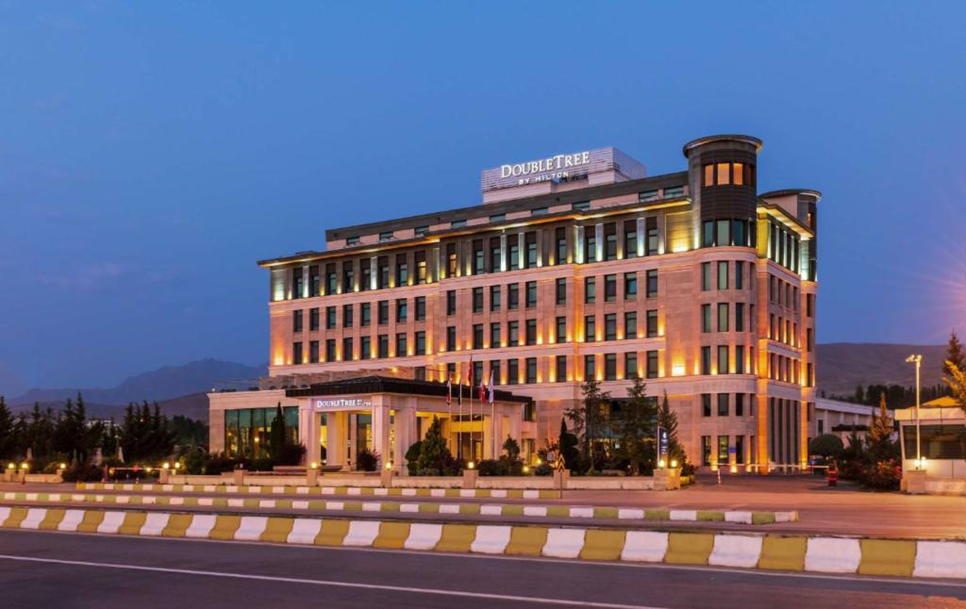 هتل DoubleTree by Hilton Van