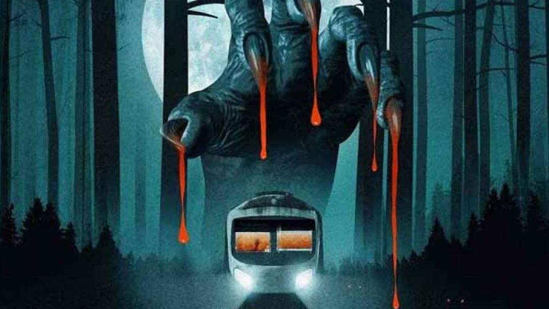 قطاری در حال حرکت با دست خونی یک گرگینه در فیلم Howl