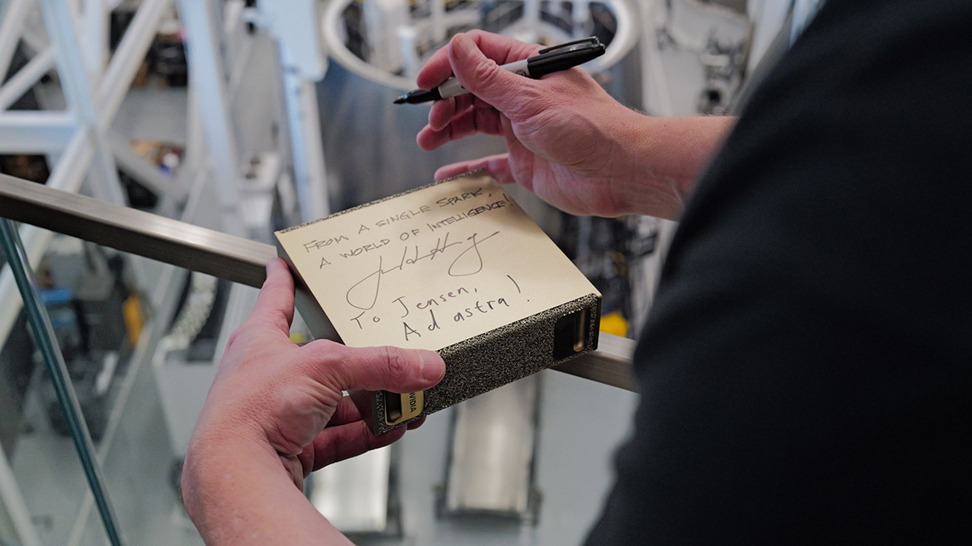 هدیه ویژه جنسن هوانگ به ایلان ماسک؛ ابرکامپیوتر DGX Spark