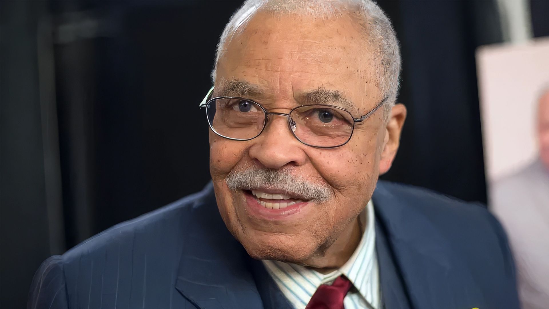 جیمز ارل جونز، صداپیشه جنگ ستارگان و شیرشاه 