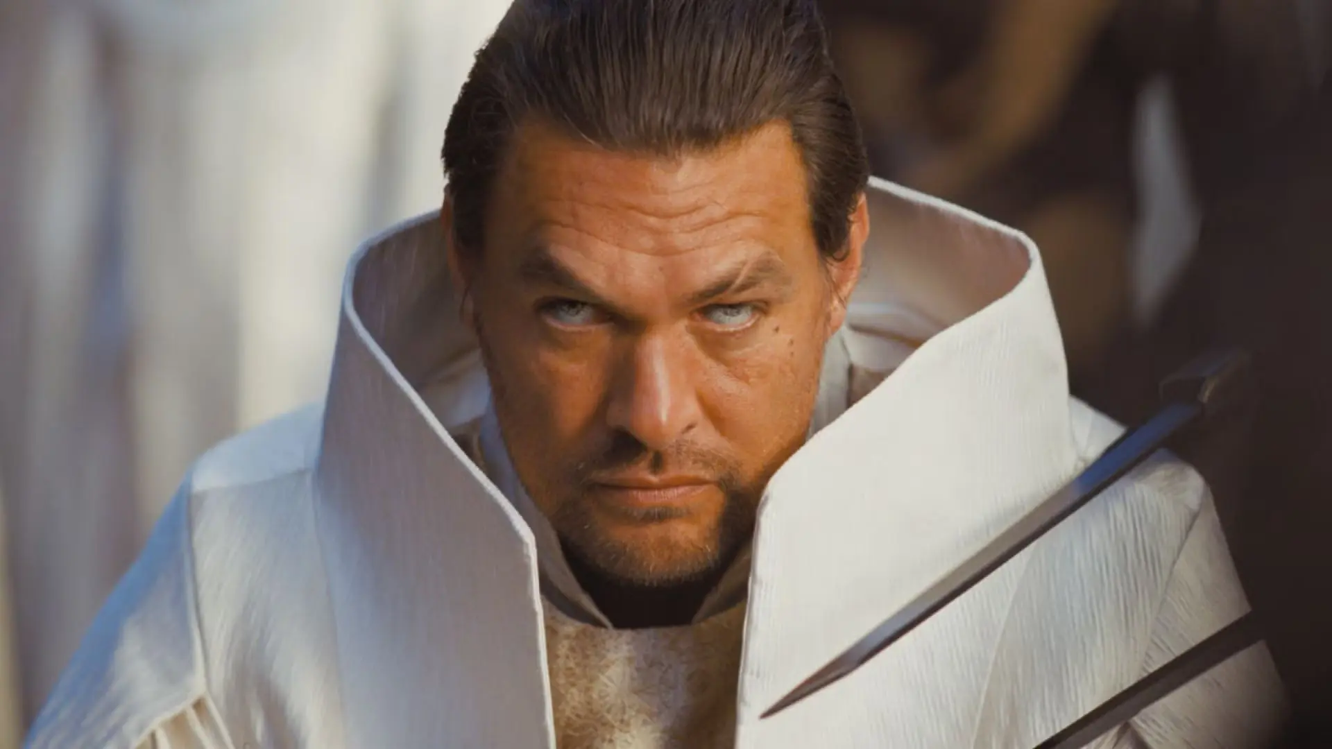 جیسون موموآ (Jason Momoa) با لباس سفید در فیلم Dune 3