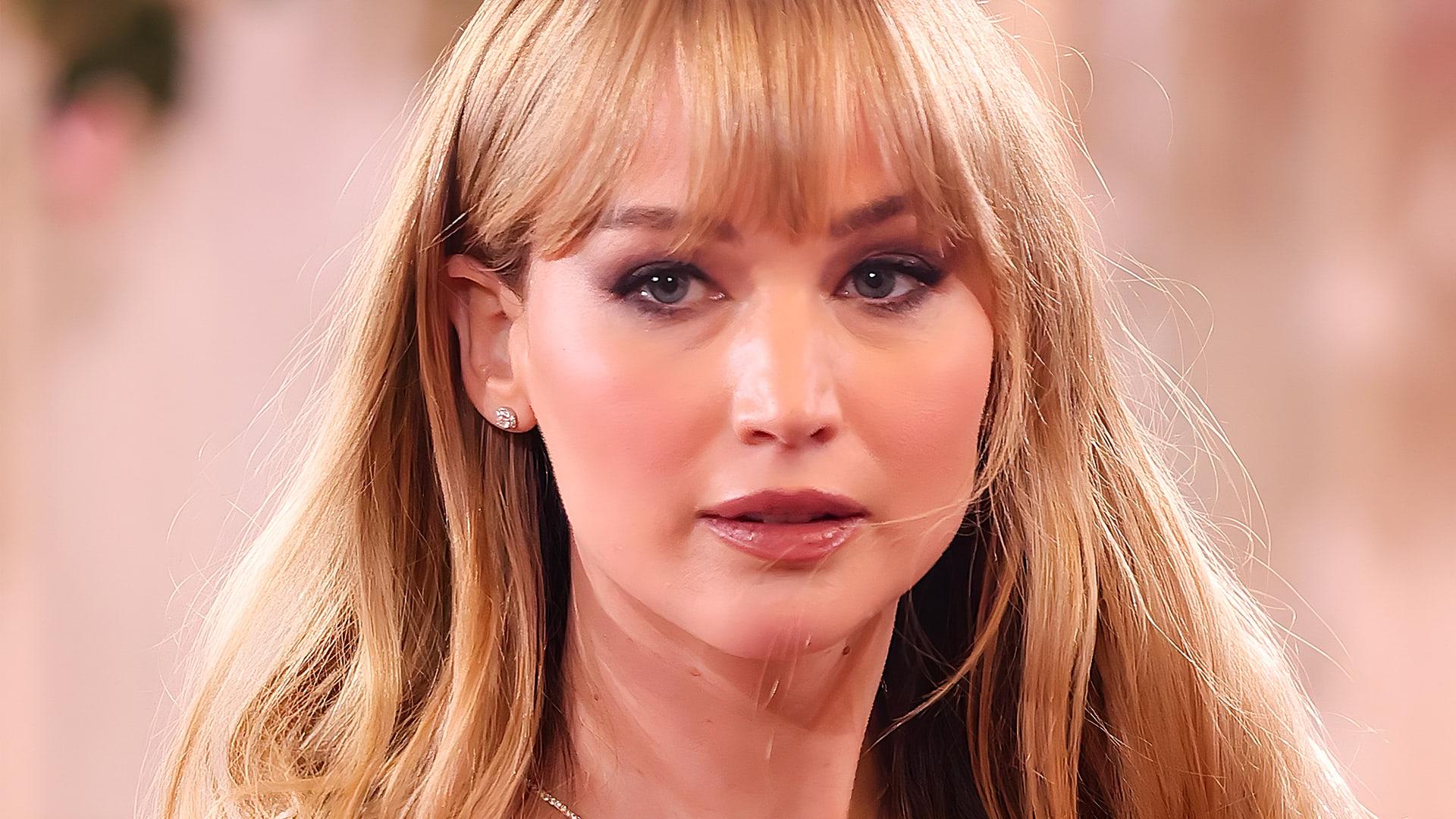 چهره جنیفر لارنس (Jennifer Lawrence) با موهای بلوند