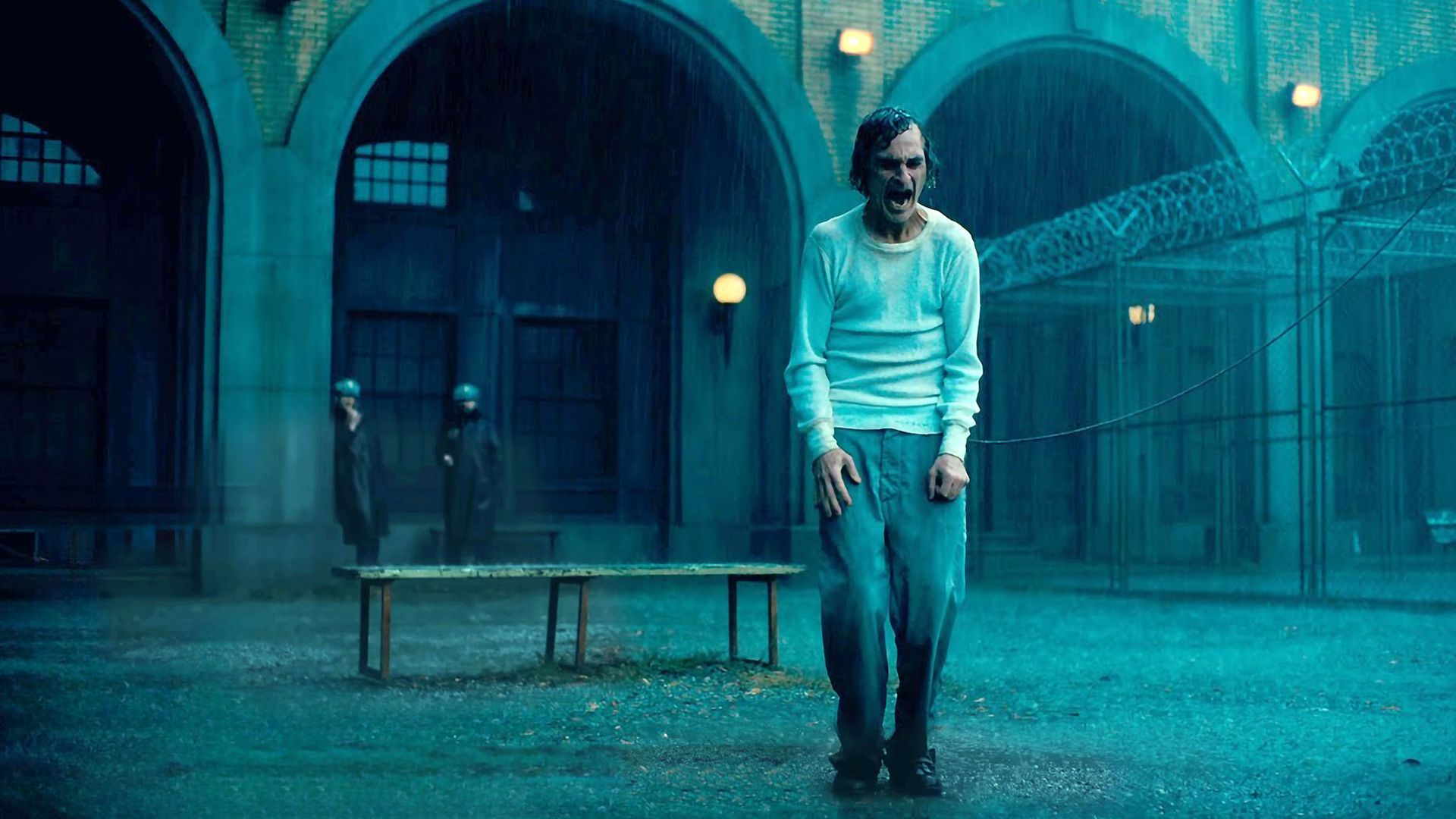 آرتور در حال فریاد زدن در فیلم Joker : Folie a Deux