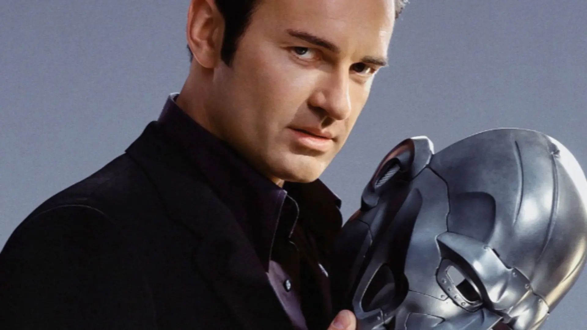 جولین مک‌مان با ماسک دکتر دووم در فیلم Fantastic Four
