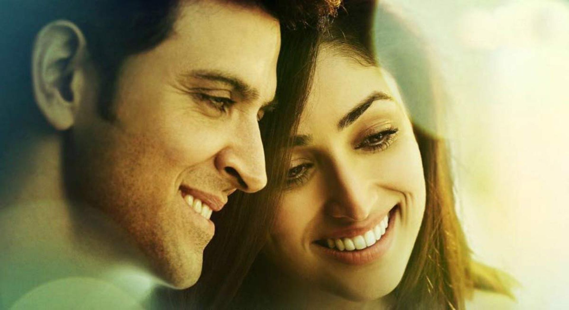 Kaabil_two_man_woman_is_smiling_hrithik