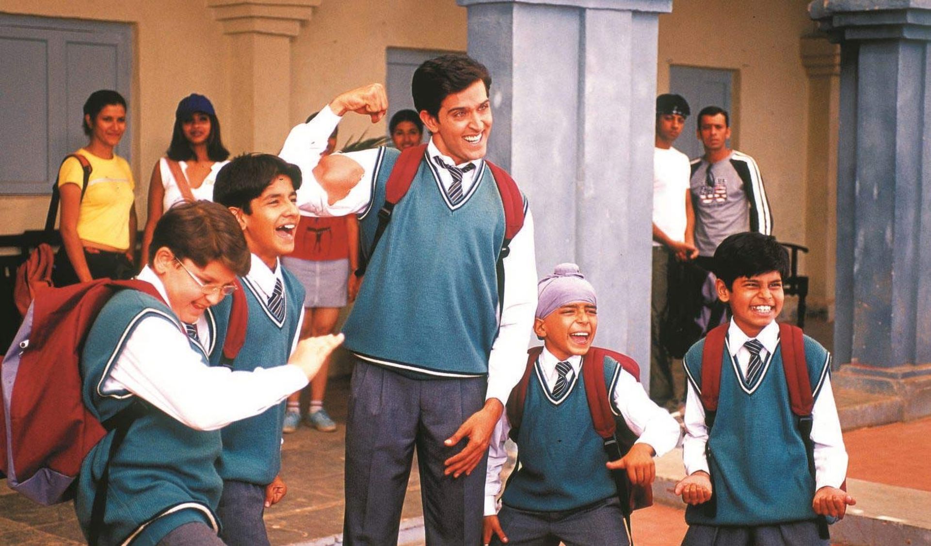 Koi_Mil_Gaya_hrithik_in_student_uniform_is_playing_other_kids