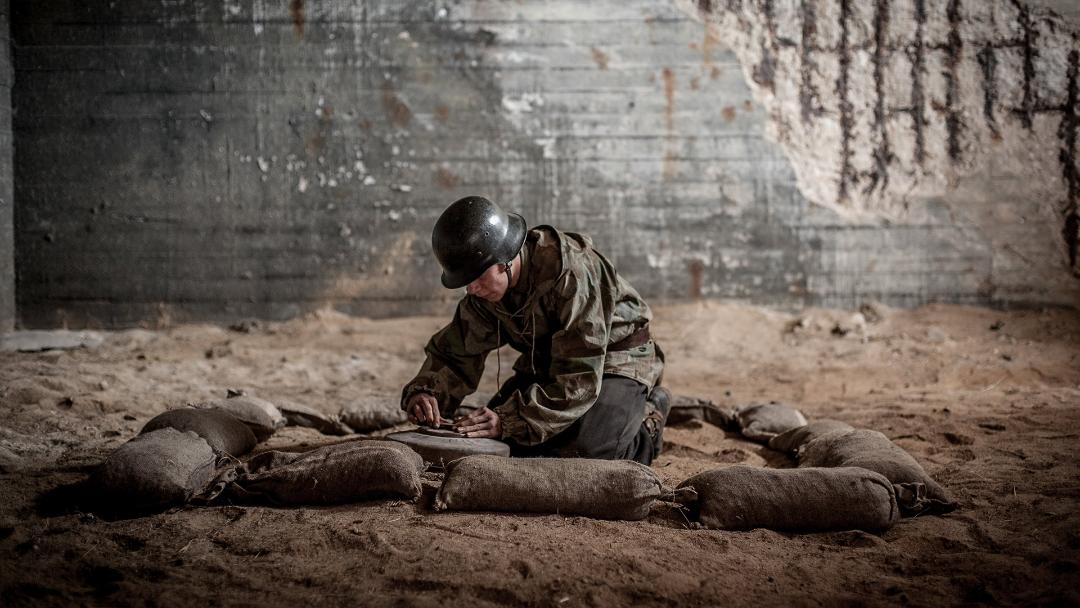سرباز روی زمین در فیلم Land of Mine