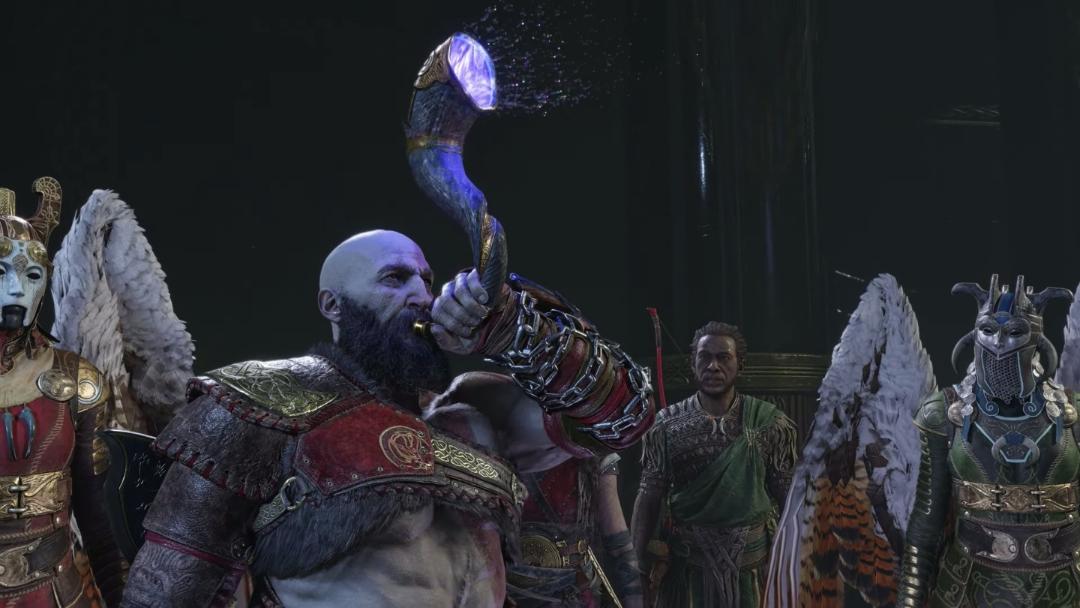 کریتوس در حال دمیدن در شیپور در بازی god of war ragnarok