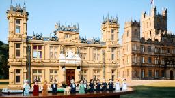 مدل لگو (LEGO) از عمارت باشکوه سریال Downton Abbey (داونتون ابی) همراه با فیگورهای شخصیت‌ها