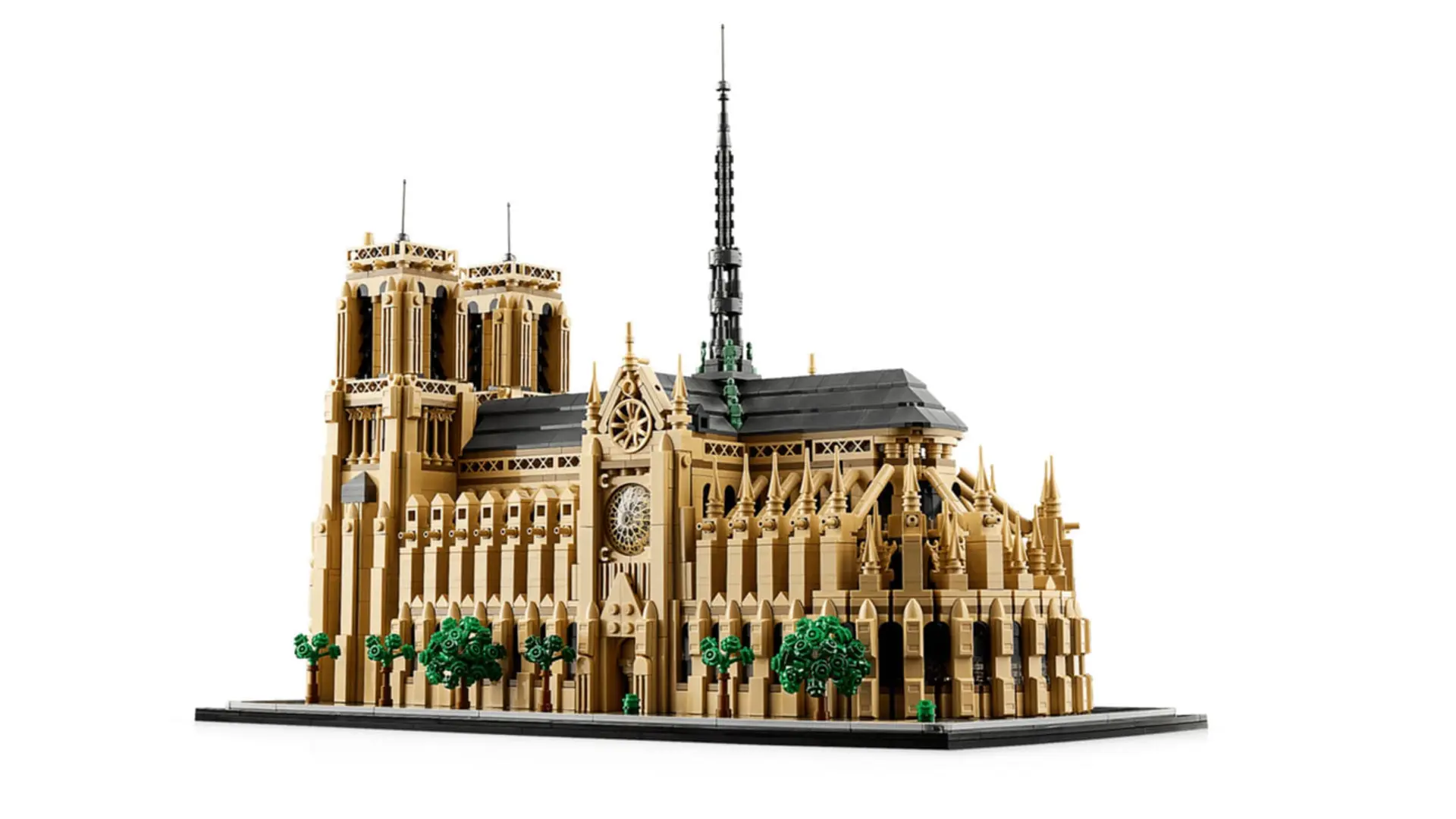 مدل لگو (LEGO) از کلیسای معروف نوتردام (Notre-Dame de Paris) با جزئیات معماری گوتیک