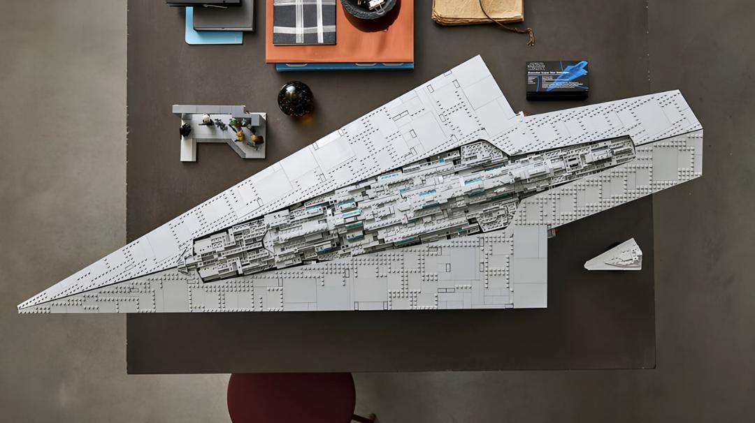 مدل لگوی سوپر استار دیسترویر (Executor Super Star Destroyer) با جزئیات داخلی زیاد