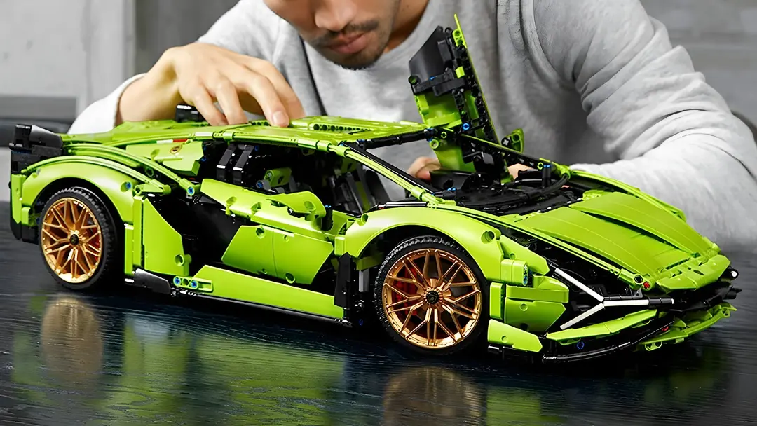 مدل لگو تکنیک (LEGO Technic) از خودروی لامبورگینی Sián FKP 37 با رنگ سبز