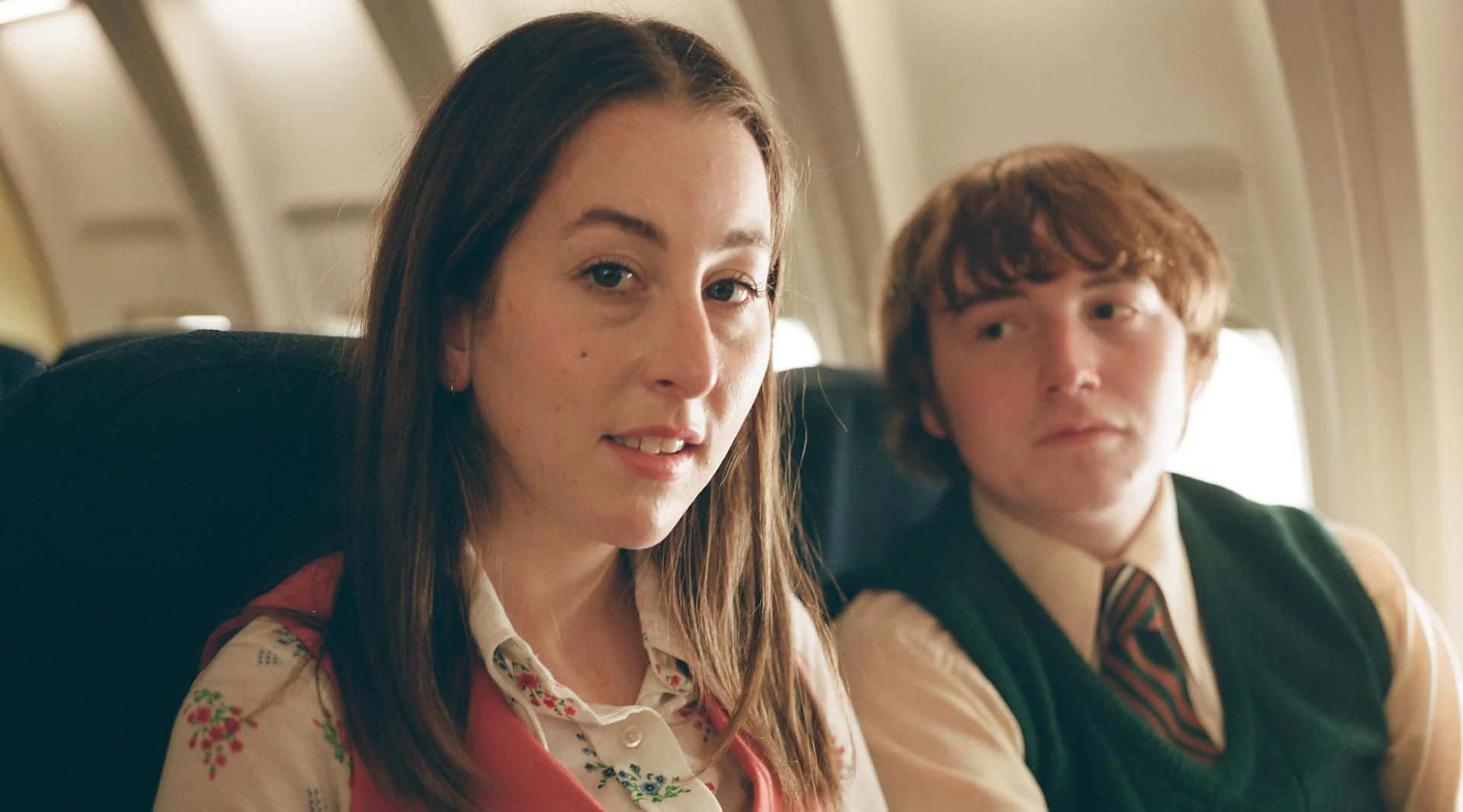 licorice_pizza_hero_young_man_woman_in_airplane
