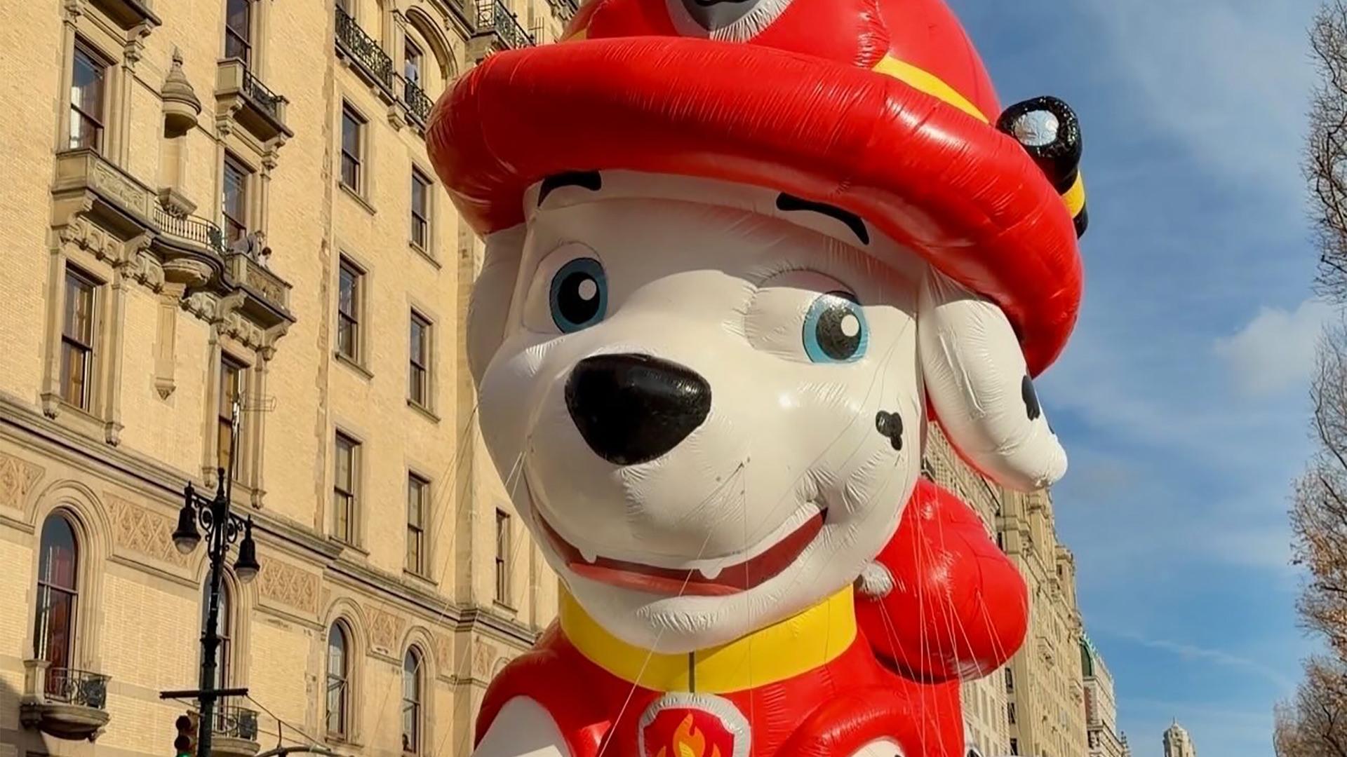 شخصیت سگ‌های نگهبان در رژه شکرگزاری