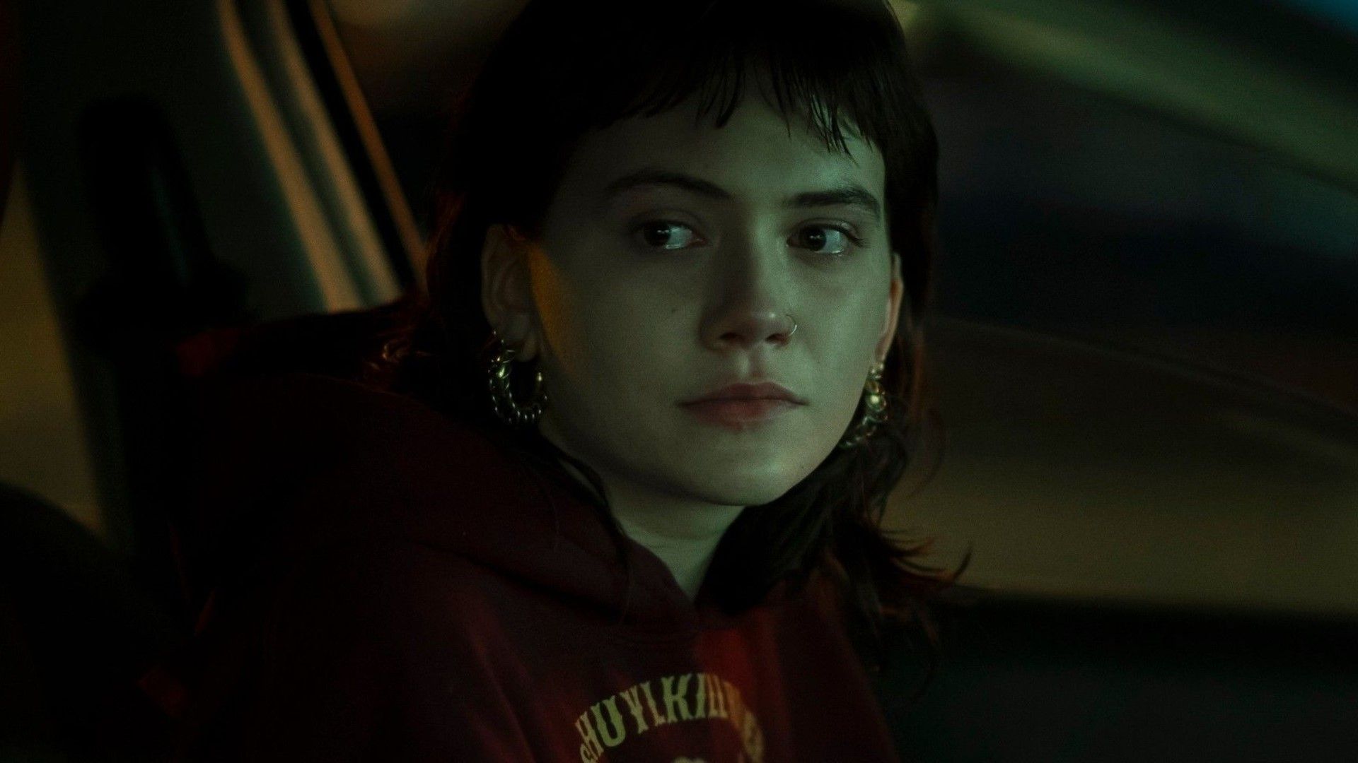 امیلیا جونز در نقش میو در سریال Task 