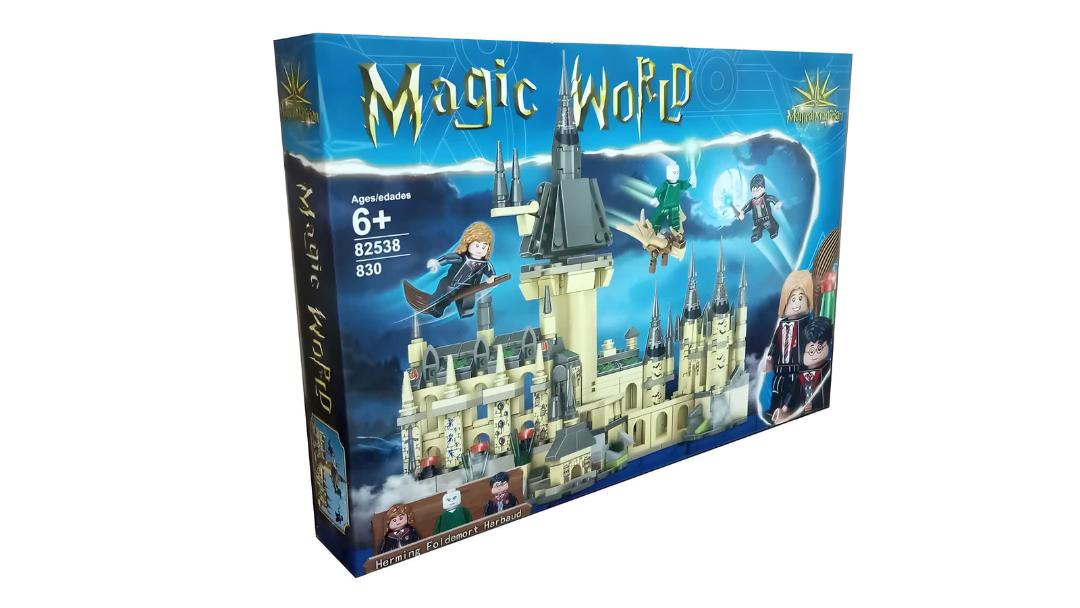 جعبه اسباب‌بازی دنیای جادویی (Magic World) شامل قلعه و فیگورهای جادوگر