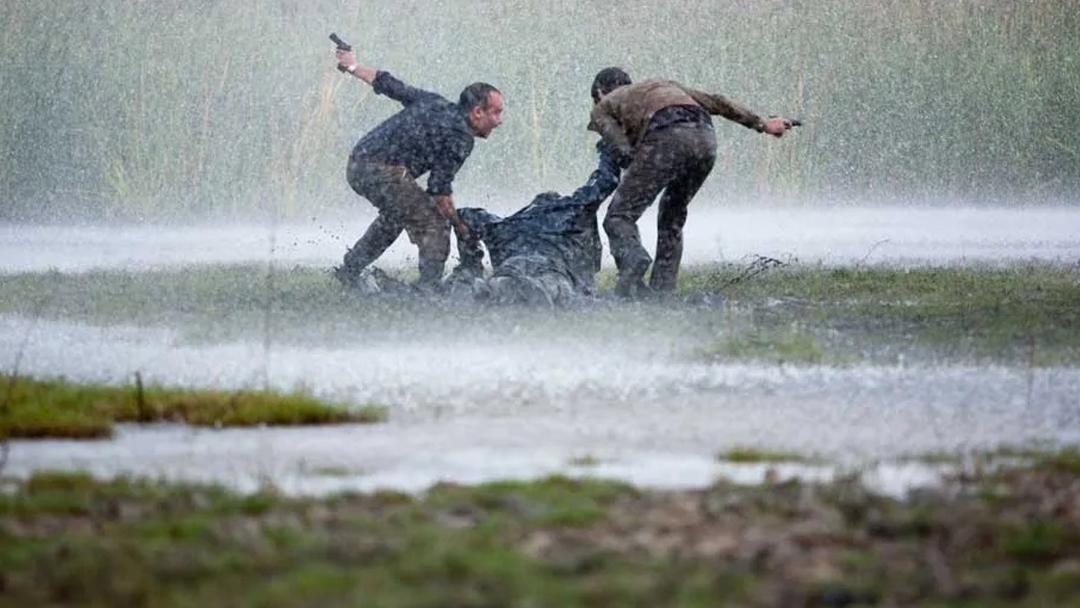 کاراگاهان در باتلاق در فیلم Marshland